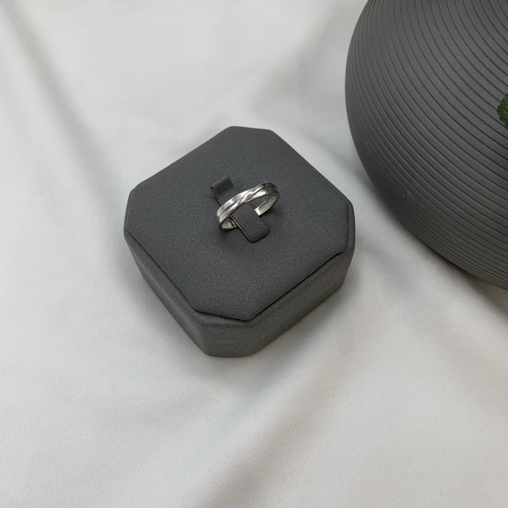 خاتم إيطالي ذهب ابيض عيار 18