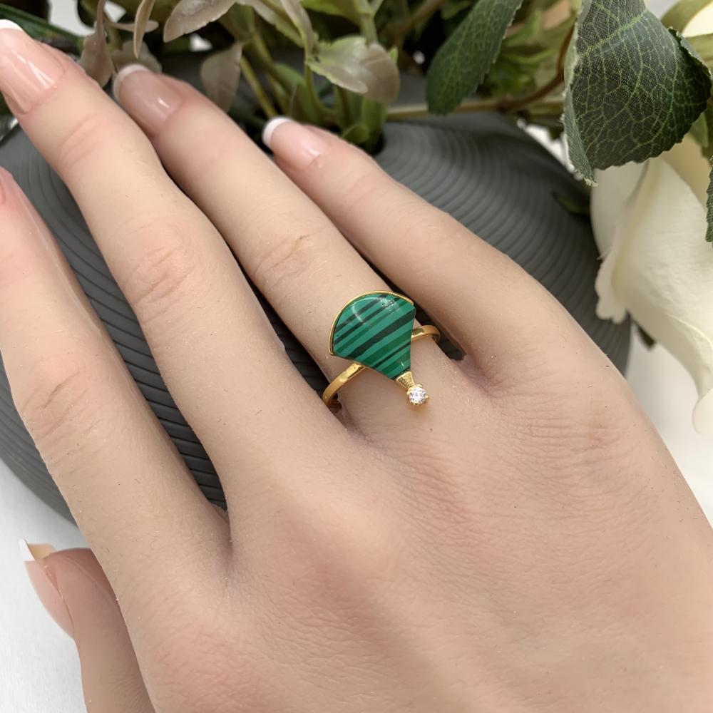 خاتم إيطالي باللون الاخضر عيار 18