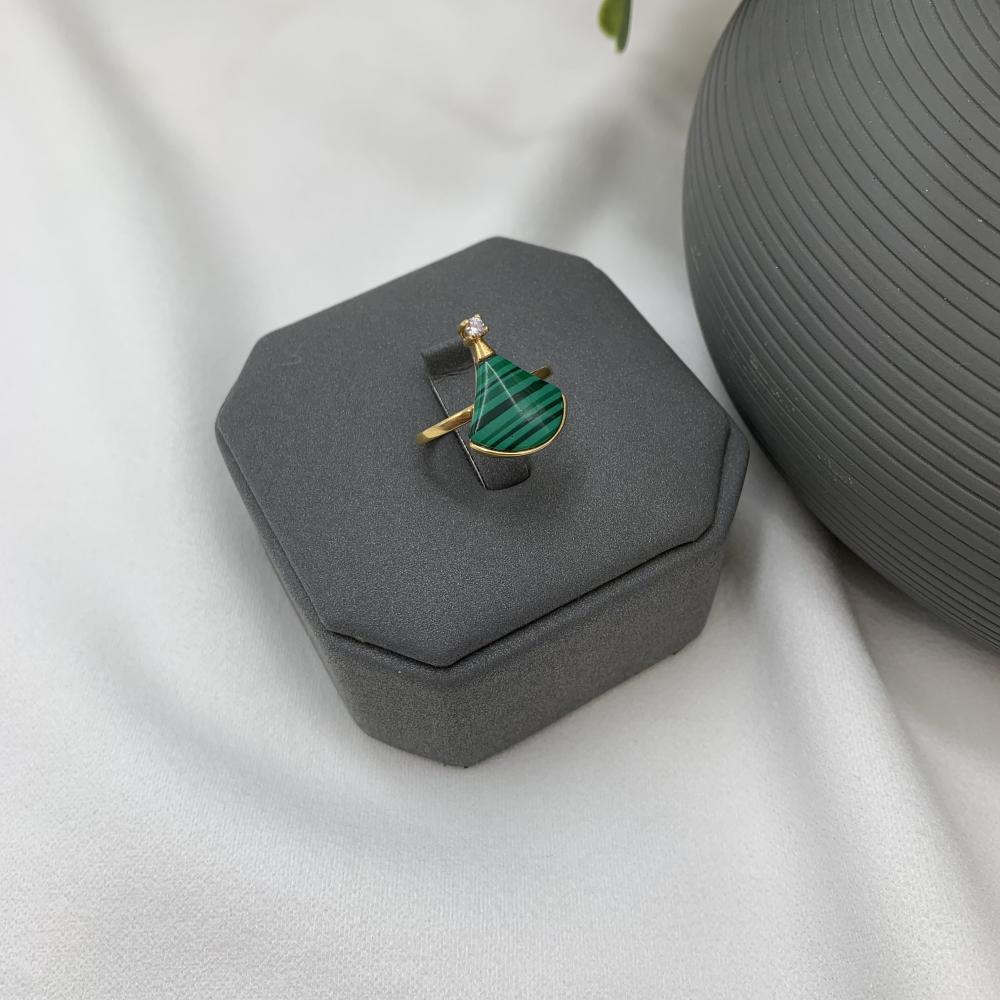 خاتم إيطالي باللون الاخضر عيار 18