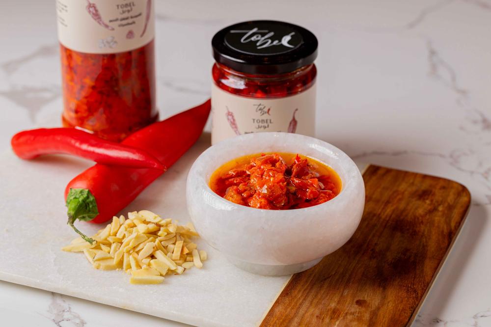 تغميسة شرائح الفلفل الاحمر بالمكسرات