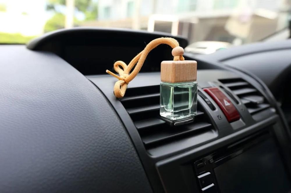 معطرات السيارات: دليلك لاختيار أفضل رائحة لسيارتك