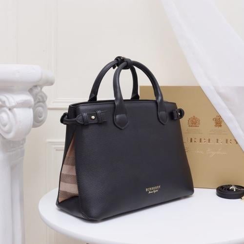 شنطه بربري Burberry مقاس مديم