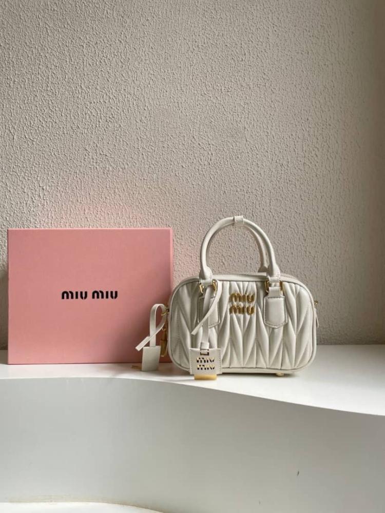 شنطه ميو ميو miumiu - Girl tote