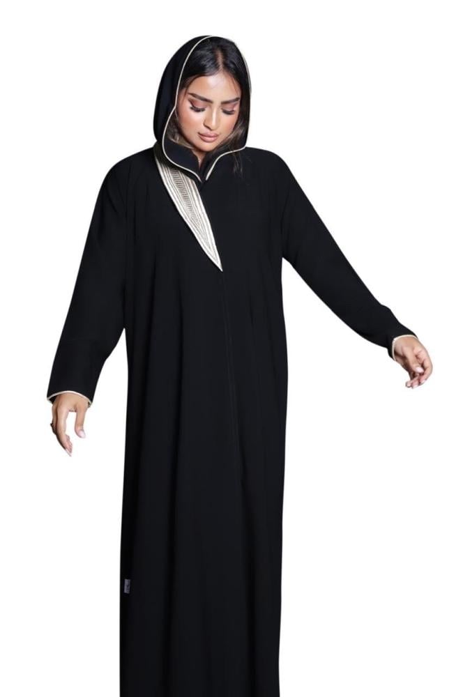 عبايه سوداء فخمه