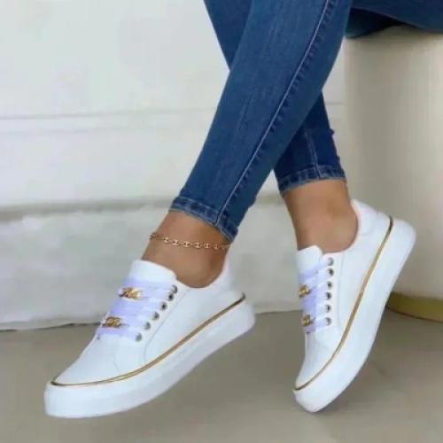 كاجوال أنيق ورايق! سنيكرز نسائي بلمعة خفيفة وسلسلة...