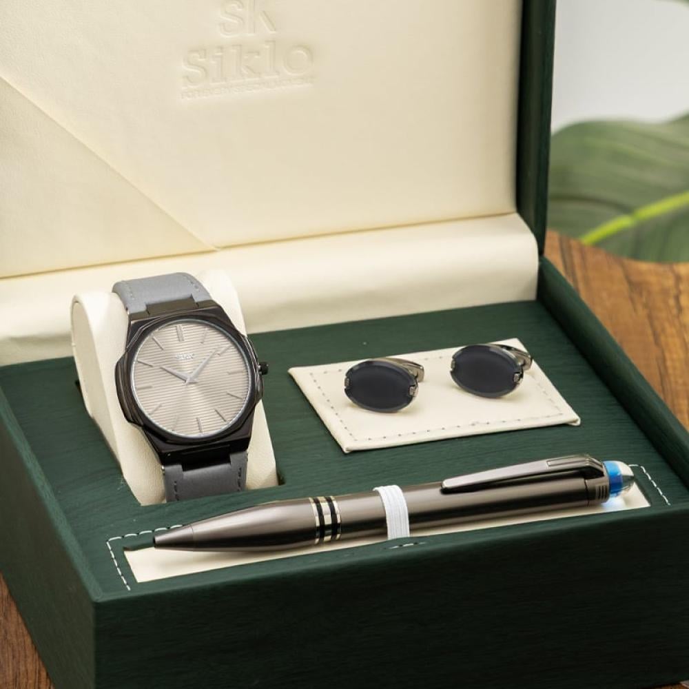 طقم رجالي انيق متفرد باللون الرصاصي