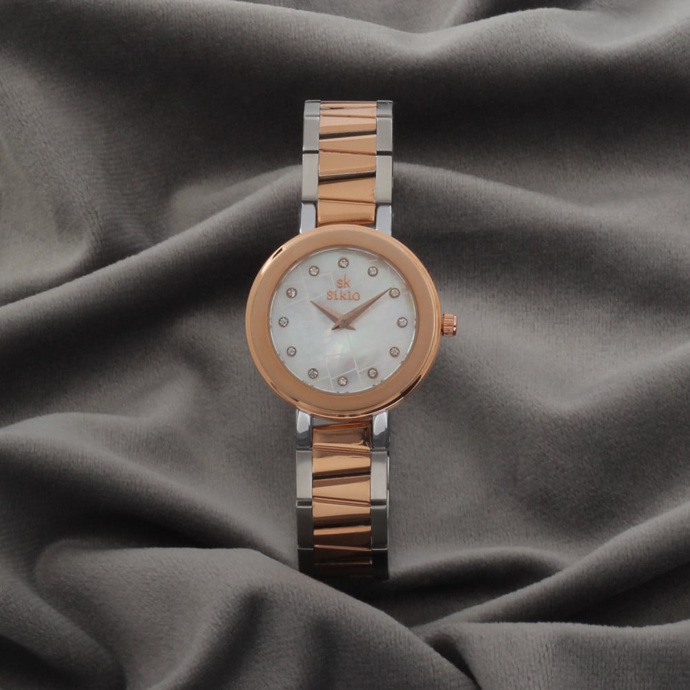 ساعة نسائية باللونين الفضي والنحاسي