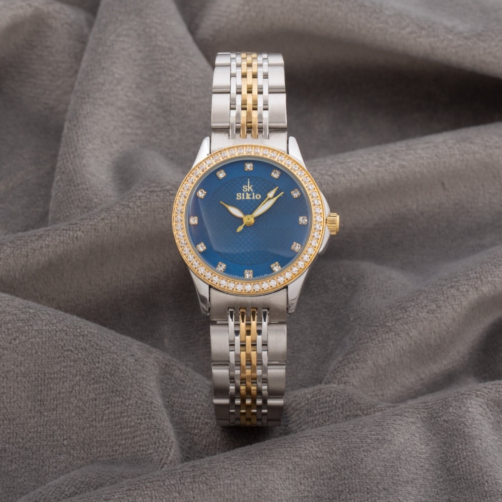 ساعة نسائية باللونين الفضي والذهبي