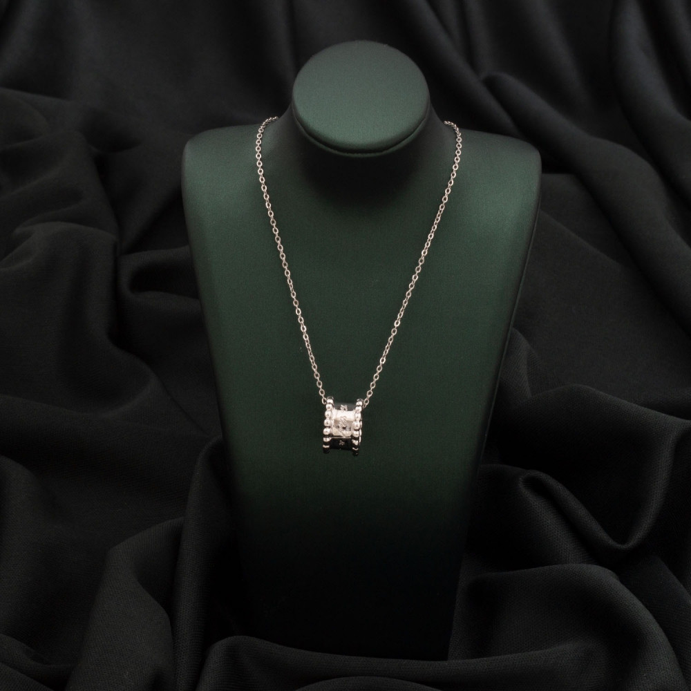 تعليقة نسائية جميلة وهادئه 12151