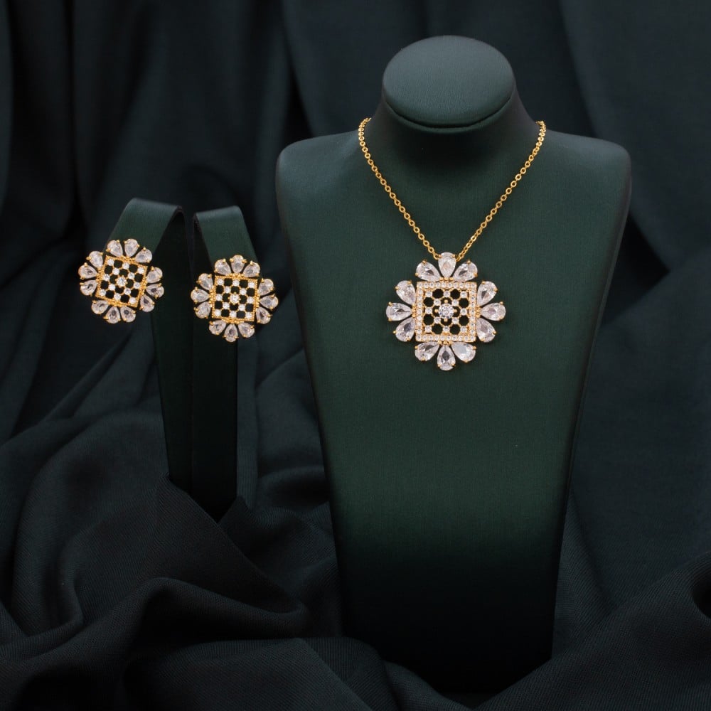 طقم قطعة اكسسوارات شفافة وأنثوية