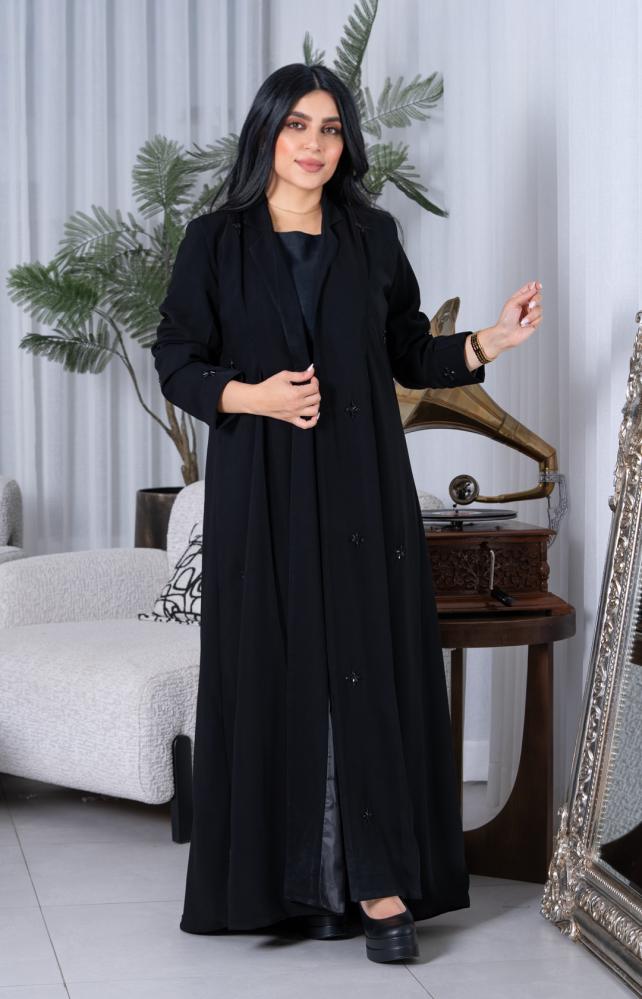 عباية زهرة الليل سوداء مطرزة بلمسات أنيقة
