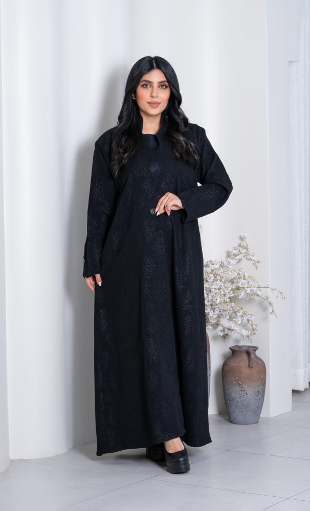 عباية نور القمر سوداء منقوشة بأزرار أنيقة