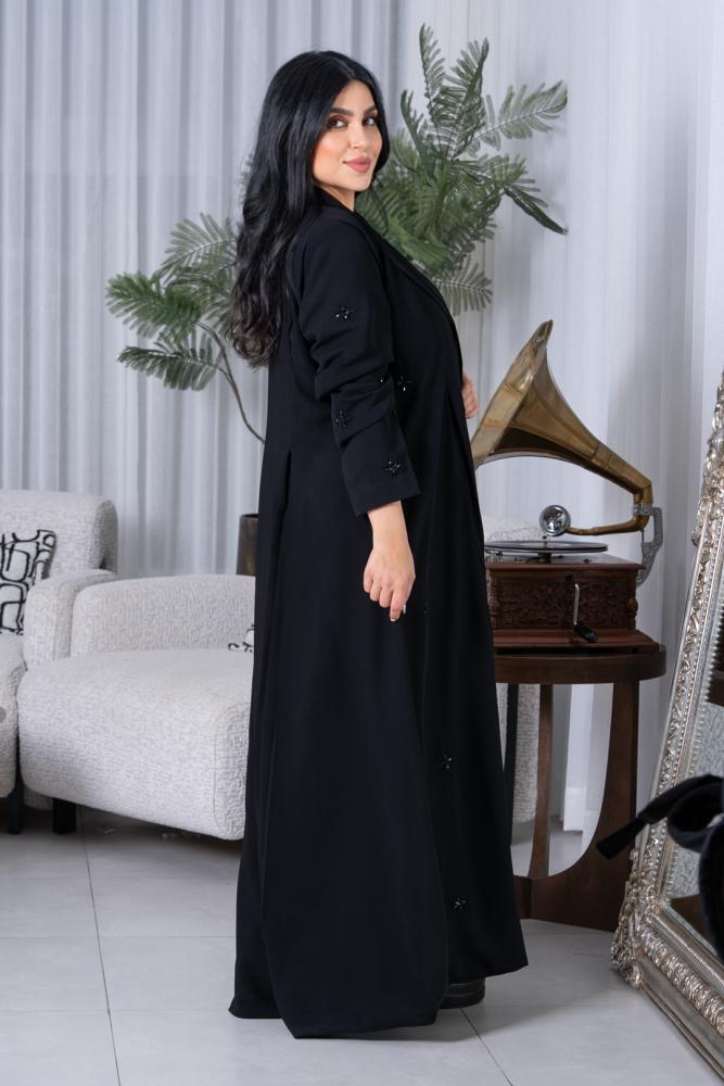 عباية زهرة الليل سوداء مطرزة بلمسات أنيقة