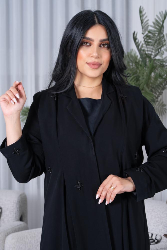 عباية زهرة الليل سوداء مطرزة بلمسات أنيقة