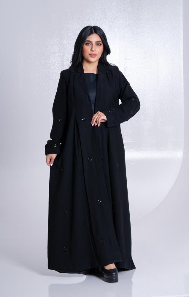 عباية زهرة الليل سوداء مطرزة بلمسات أنيقة