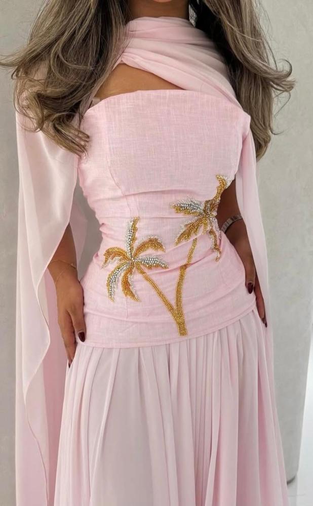 فستان عنابي وردي ابيض اخضر اوف شولدر مع شال مطرز من جوهره