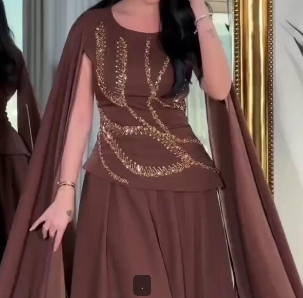 فستان فخم اللون بني نوع القماش باربي