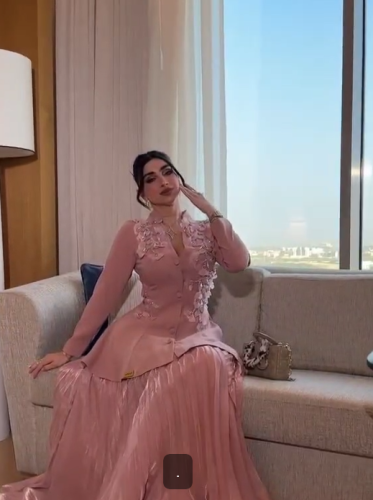 فستان سهره اللون لحمي نوع القماش باربي اورجنزه FR