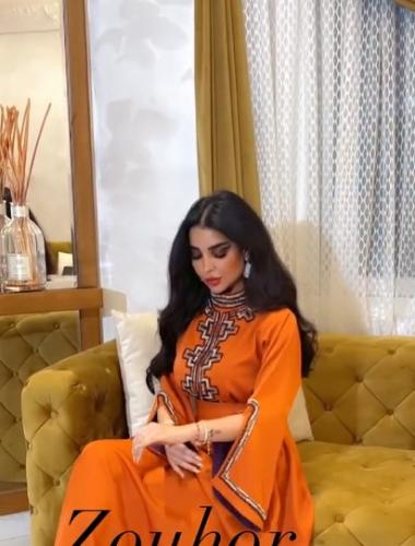 جلابيه اللون برتقالي الخامه تفته ناعم تطريز يدوي ر...