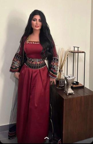 جلابيه يوم التأسيس مطرزه بلونين اسود و عنابي من جو...