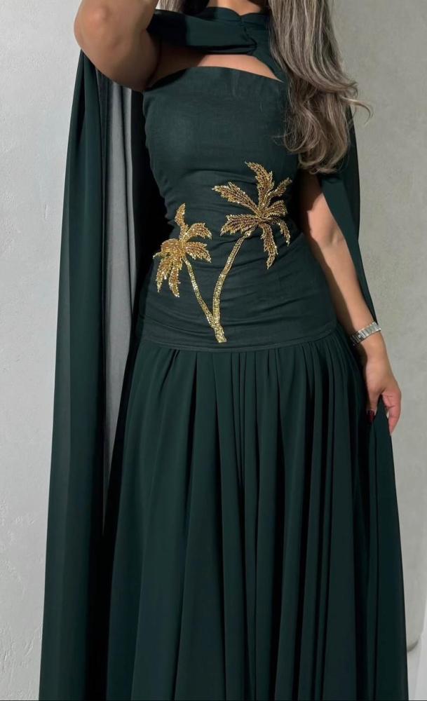 فستان عنابي وردي ابيض اخضر اوف شولدر مع شال مطرز من جوهره