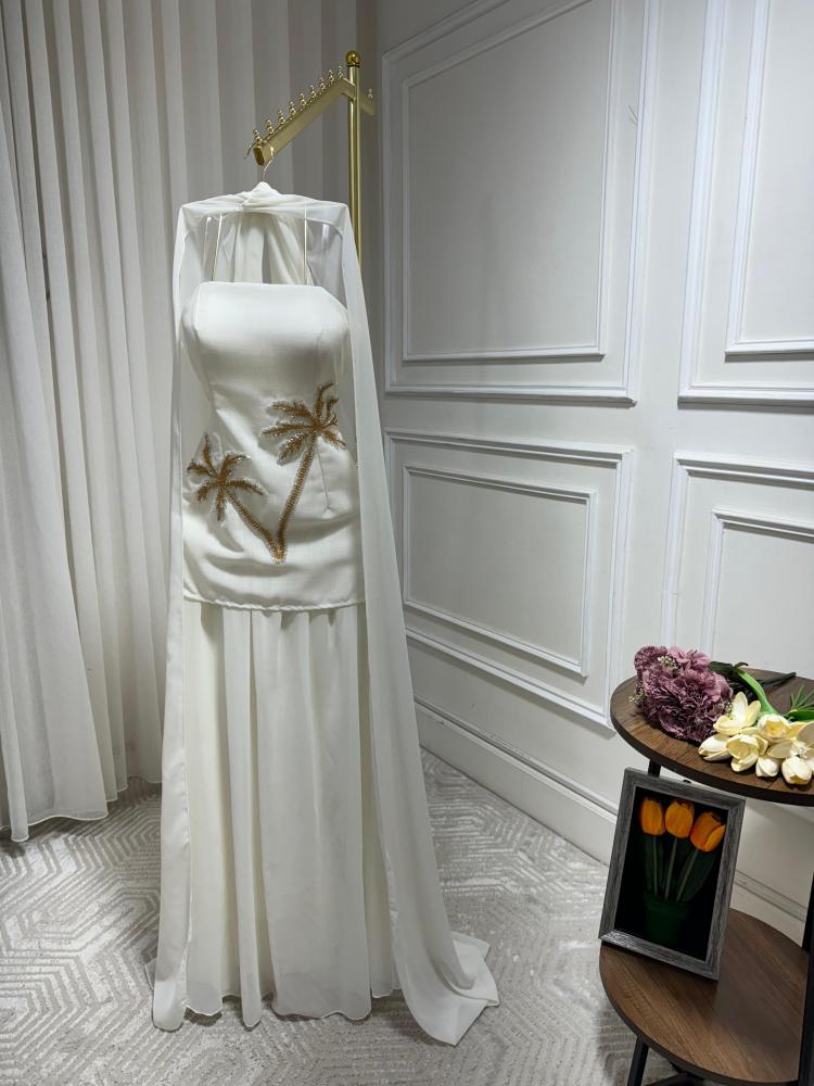 فستان عنابي وردي ابيض اخضر اوف شولدر مع شال مطرز من جوهره