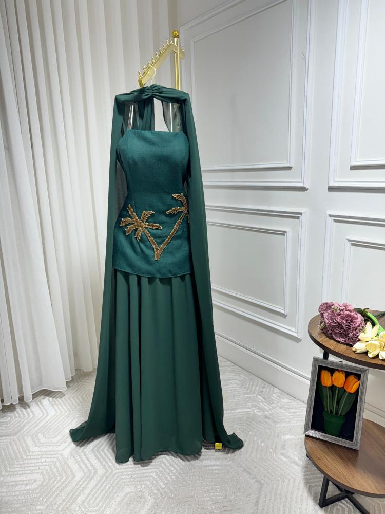 فستان عنابي وردي ابيض اخضر اوف شولدر مع شال مطرز من جوهره