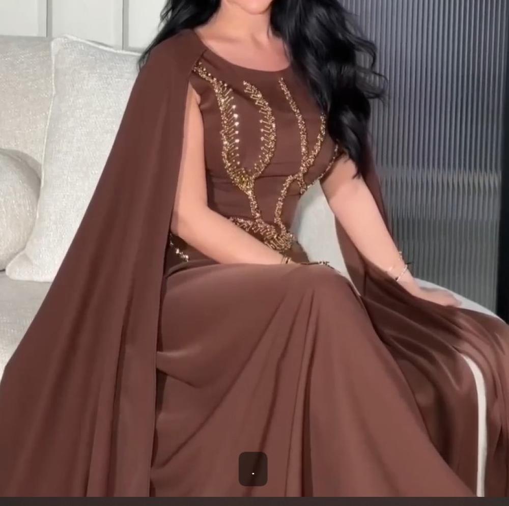 فستان فخم اللون بني نوع القماش باربي