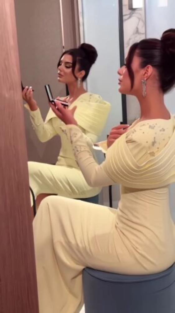 فستان سهره اصفر فاتح  الخامه باربي تطريز يدوي راقي بجوده و اتقان على الاكمام و الاكتاف يعطيك اطلاله مميزه من متجر جوهره