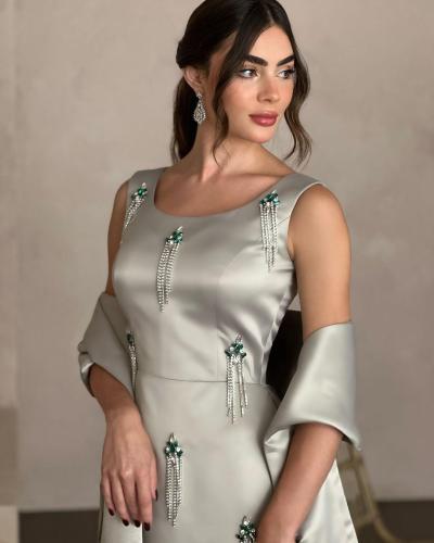 فستان انيق مزين بالكرستال