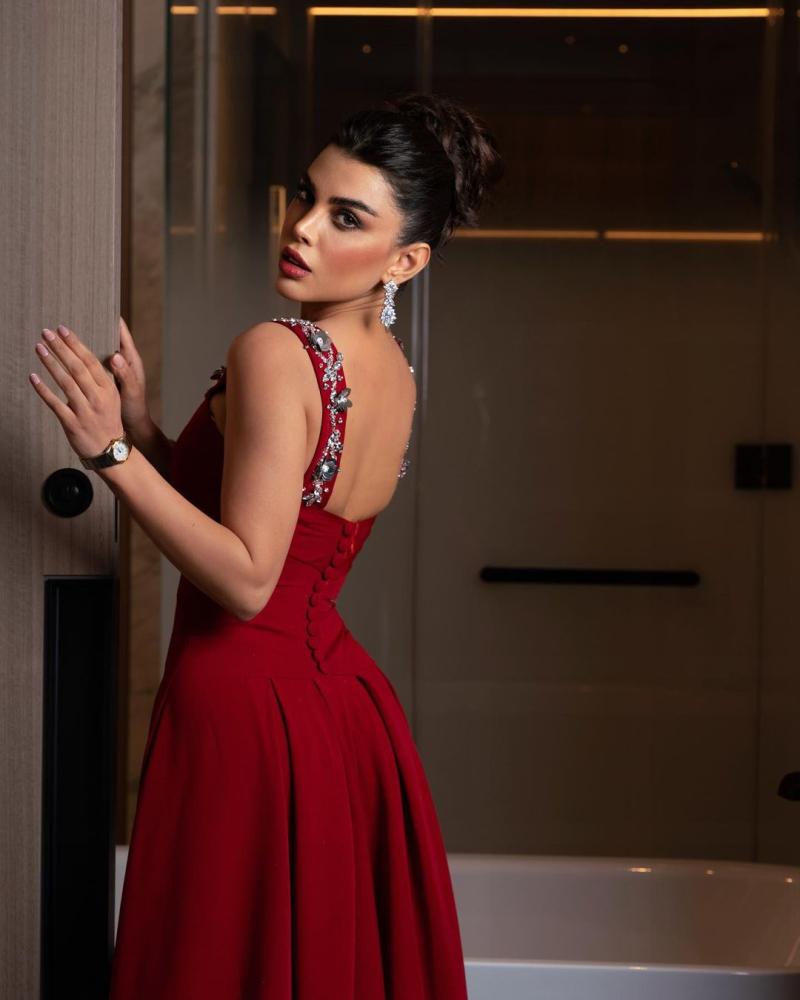 فساتين سهرة - فساتين نسائية - متجر فساتين - فساتين انيقة - فستان احمر