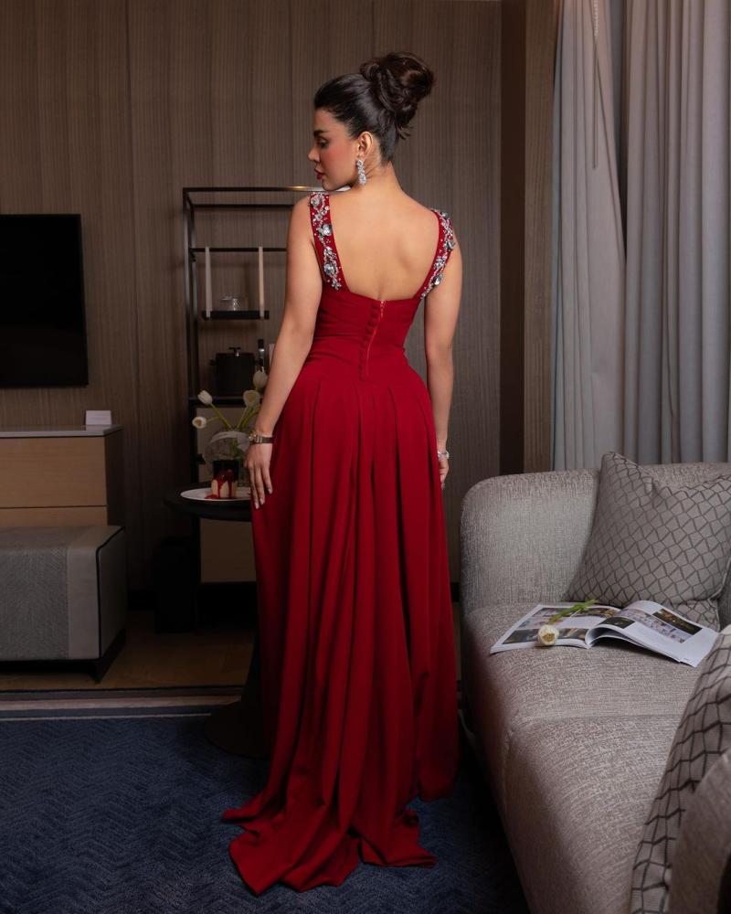 فستان احمر طويل - فستان احمر طويل ناعم - فساتين احمر غامق