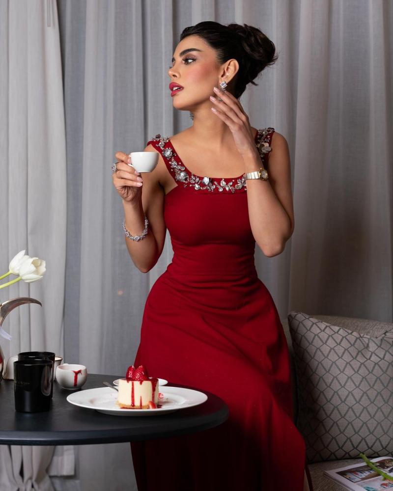 فستان احمر طويل - فستان احمر طويل ناعم - فساتين احمر غامق