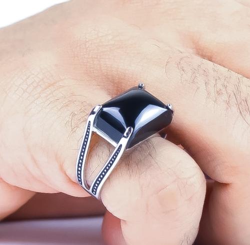 خاتم فضة عيار 925 ملكي اسود مستطيل شنكار منقوش