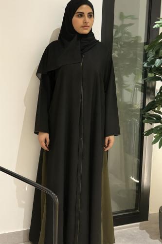 عباية اليوم الوطني السعودي مع بروش سيفين ونخلة