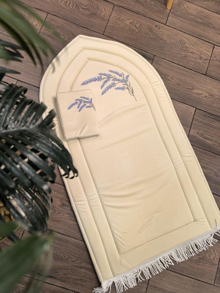 سجادة اسفنجيه مطرز