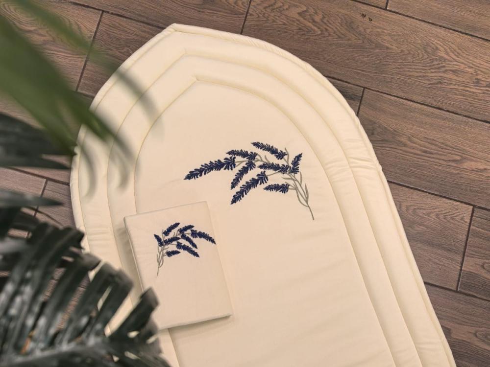 سجادة اسفنجيه مطرز