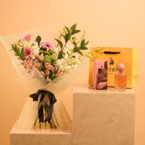 ورد مع عطر لافيرن