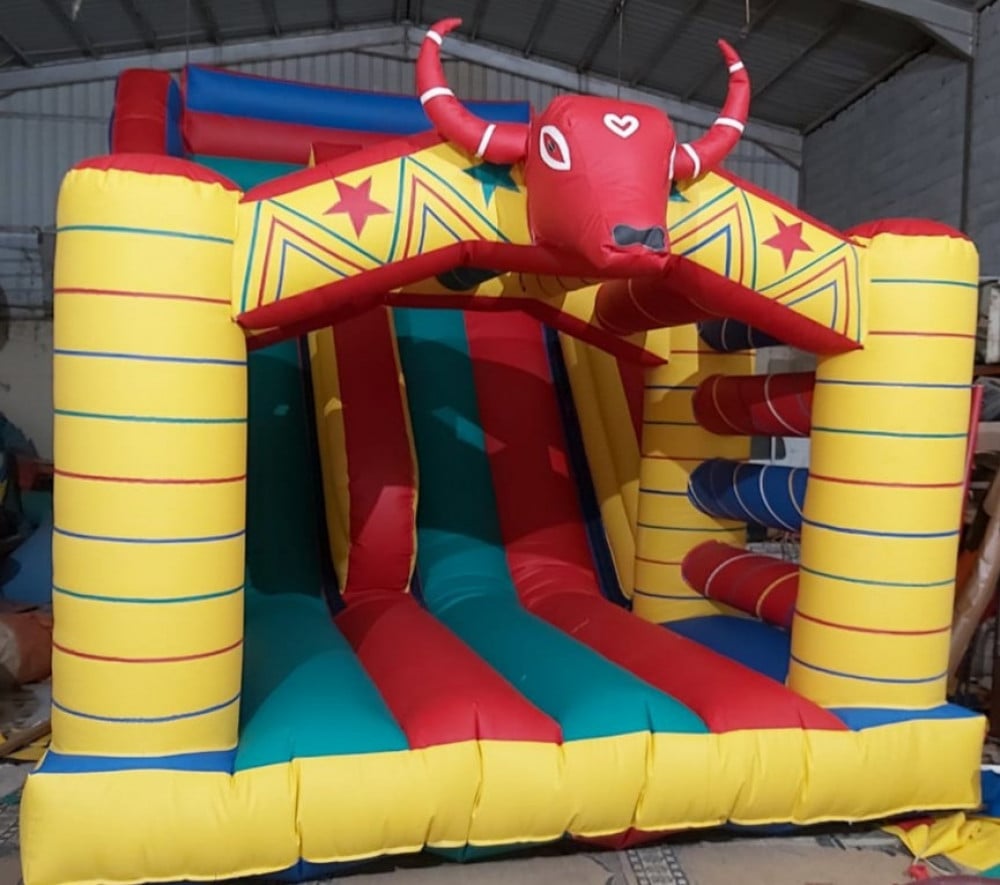 زحليقة مع نطيطة  6.5م طول أرضي*4.5م عرض*4.70م ارتفاع