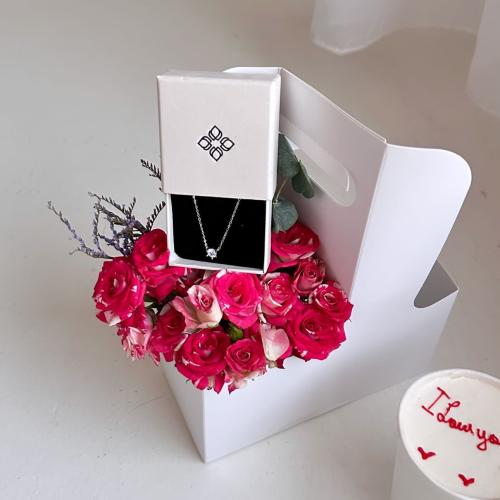 ورد وكوب كيك وسلسال