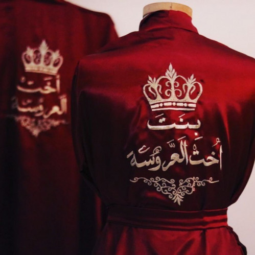 روب عروس أو الميك اب عنابي