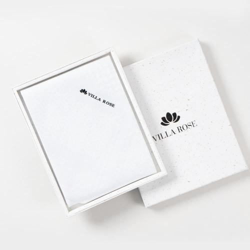 شماغ فيلا روز أبيض كلاسيك انجليزي اصدار 2025