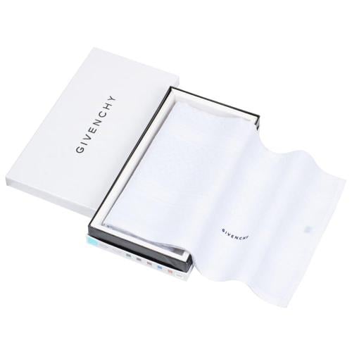 شماغ جيفنشي أبيض كلاسيك 2024