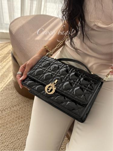Leather Miss small Shoulder Bag - black