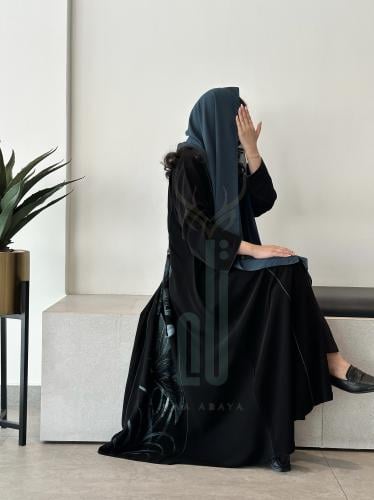 عباية كريب سبيشل رسم يدوي وشك يدوي، القصة استريت
