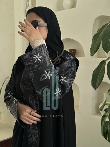 عباية كريب ملكي & جاكار شك يدوي، القصة استريت