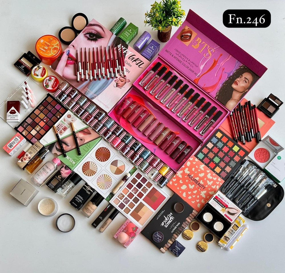 استكشفي عالماً جديداً من الجمال مع مستحضرات المكياج الحصرية