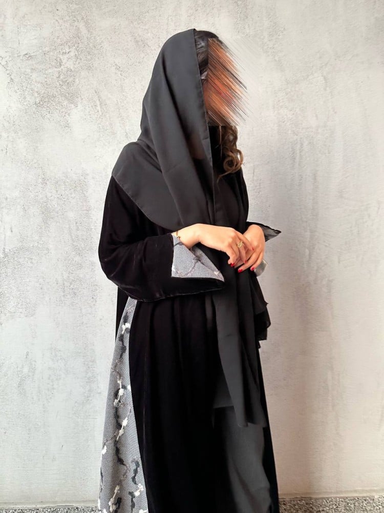 عبايه مخمل كوري