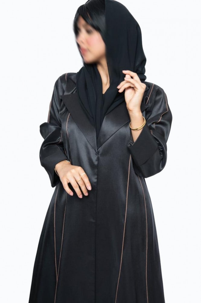 عبايه اسود مطرزه