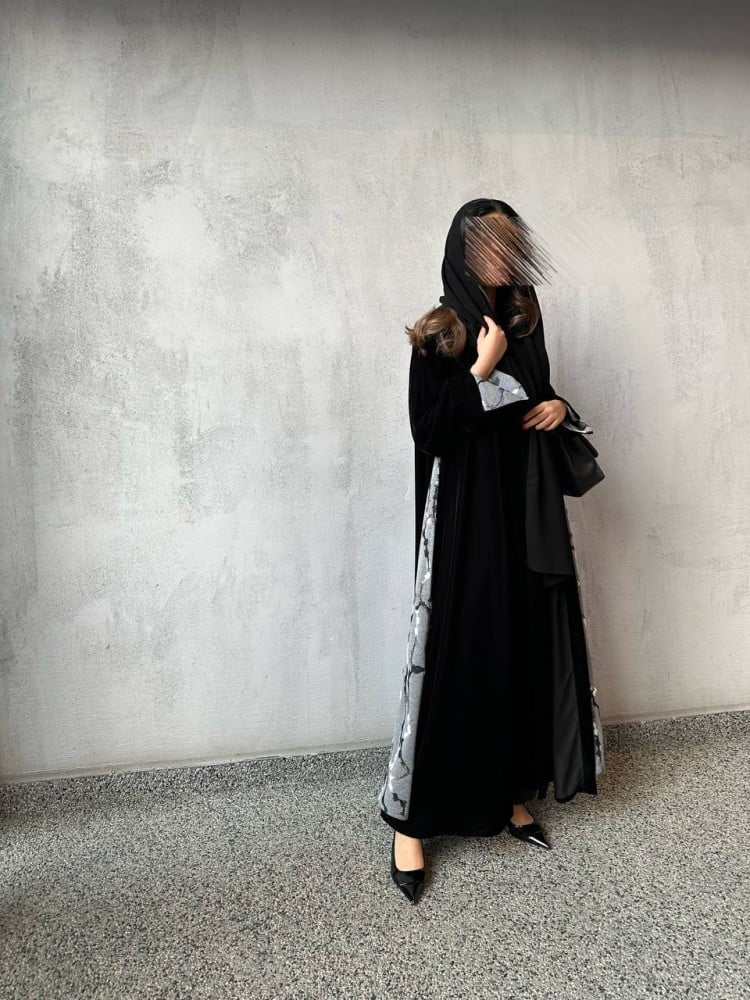 عبايه مخمل كوري